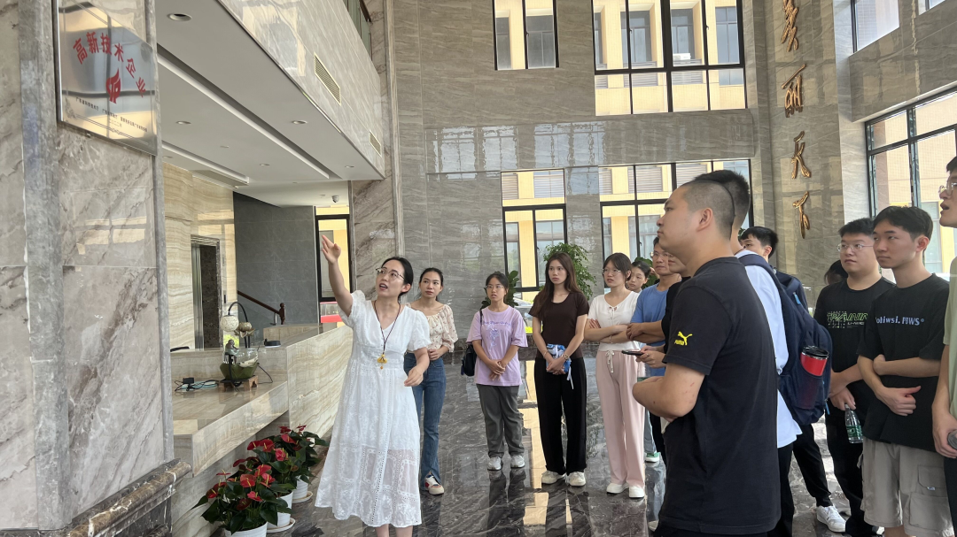 熱烈歡迎各位優(yōu)秀青年大學(xué)生蒞臨遠大美業(yè)參觀交流